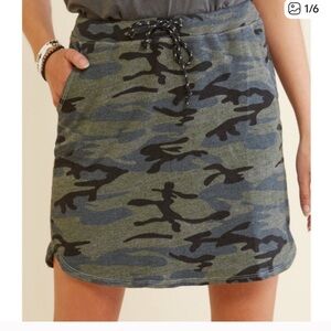 Sundry Saturday camo drawstring knit comfy skirt 2 medium
Large size 3